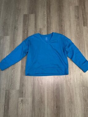 New York & Company V-Neck Pullover Sweatshirt in Bright Blue